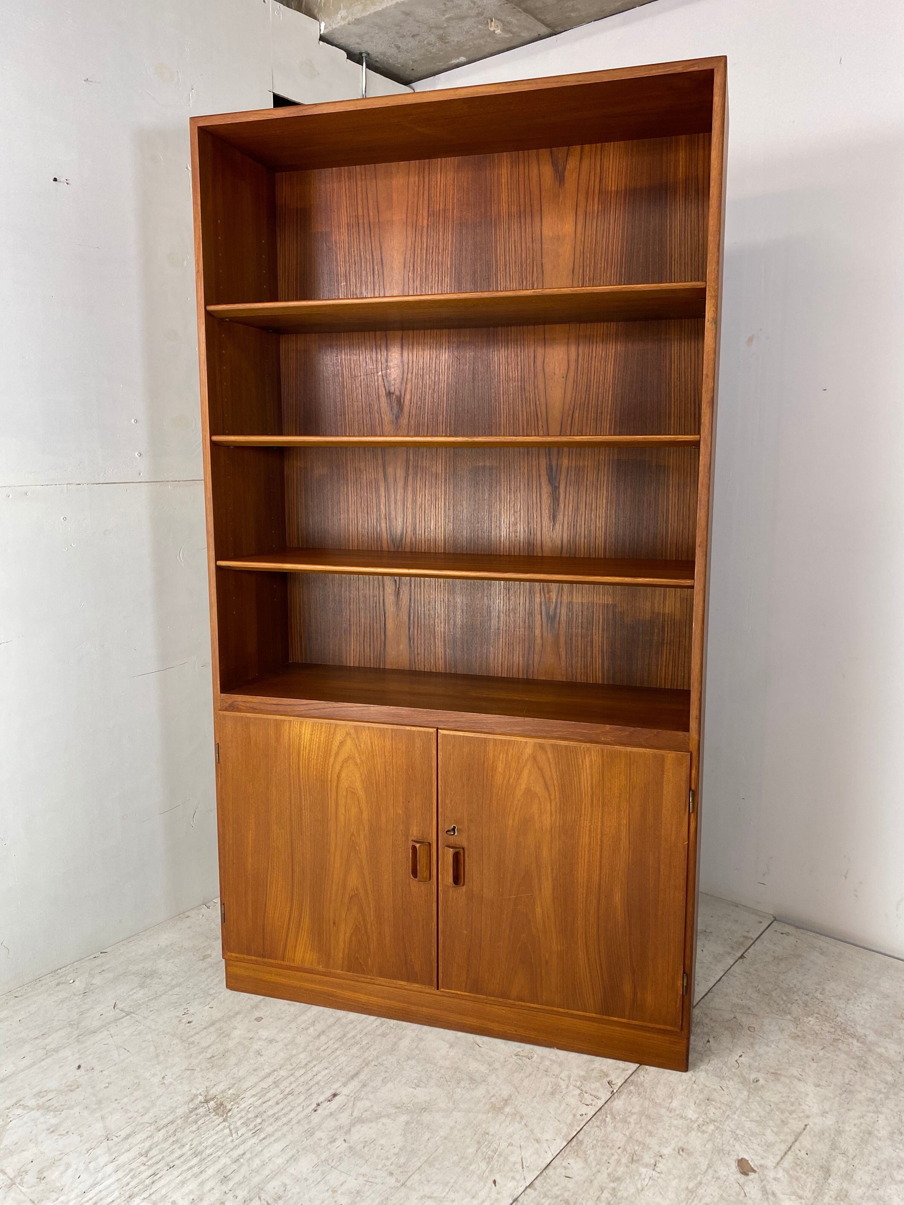 Vintage, Danish Scandinavian Design teak cabinet bookcase by Borge Mogensen for Soborg, 1960s