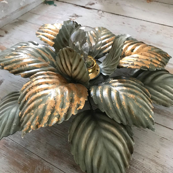 Green and gold flower wall lamp