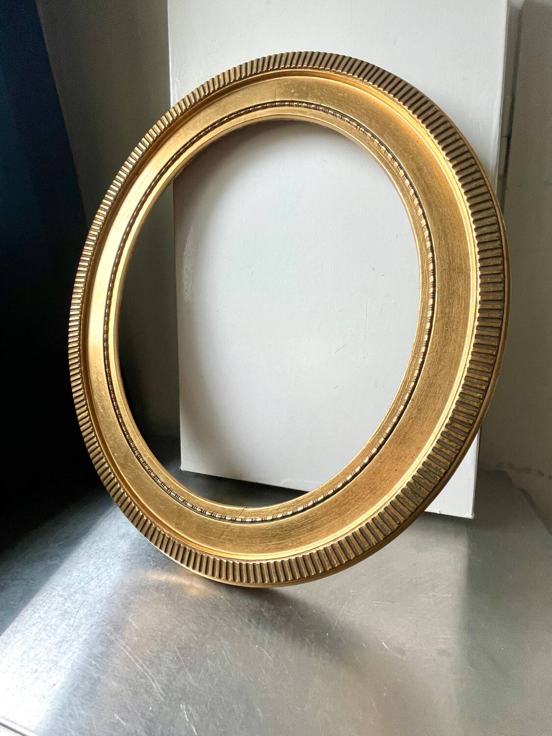 Large antique oval frame gilded wood 46  cm x 40 cm