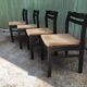 Chaises en hêtre laquées noir à assises en tissu or a petits carreaux