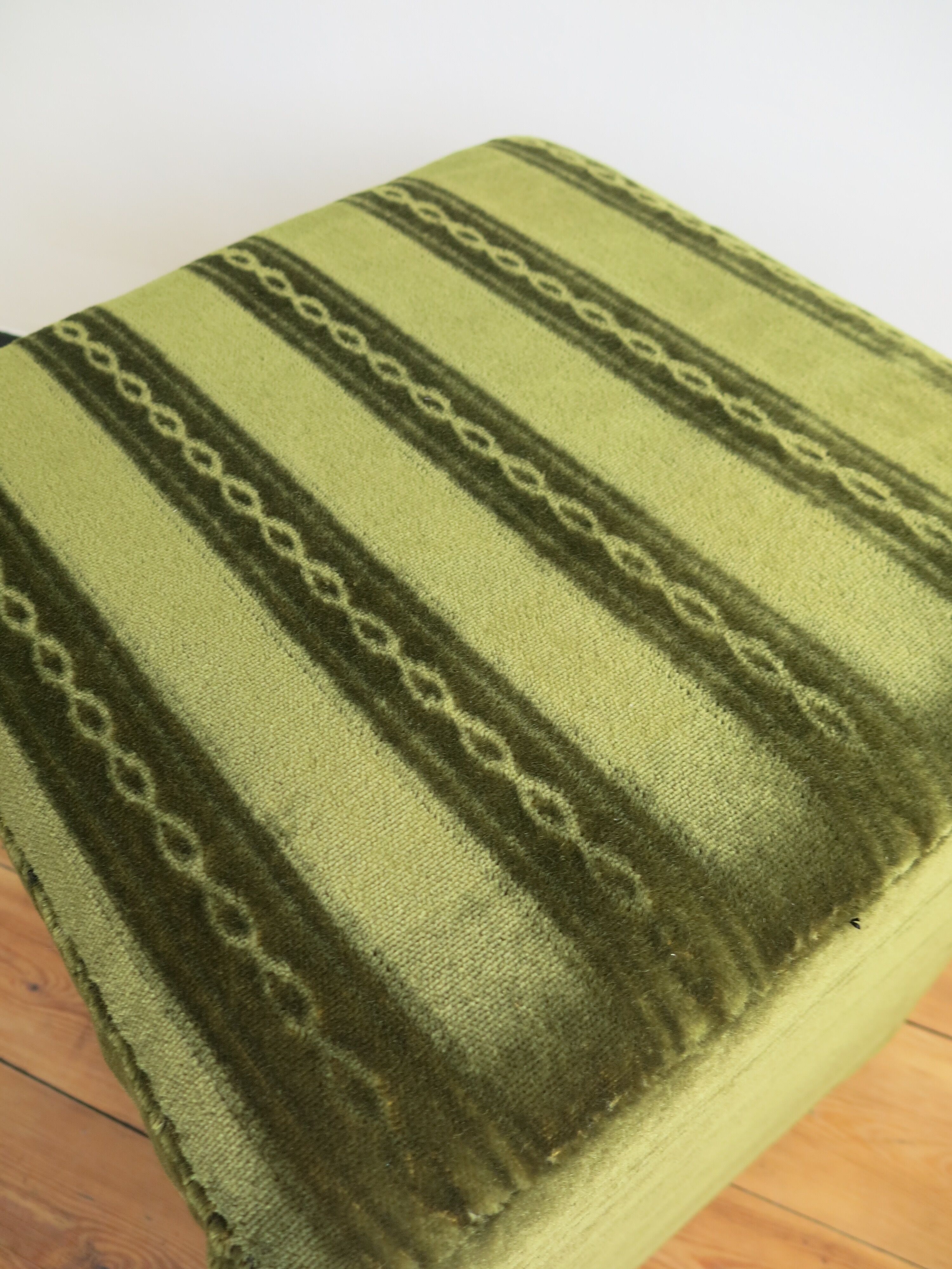 Pouf vintage en velours vert