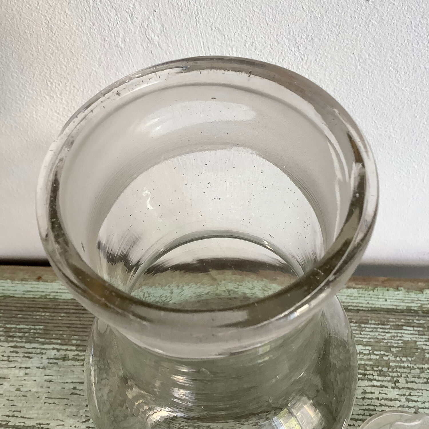 Transparent glass bottle or jar