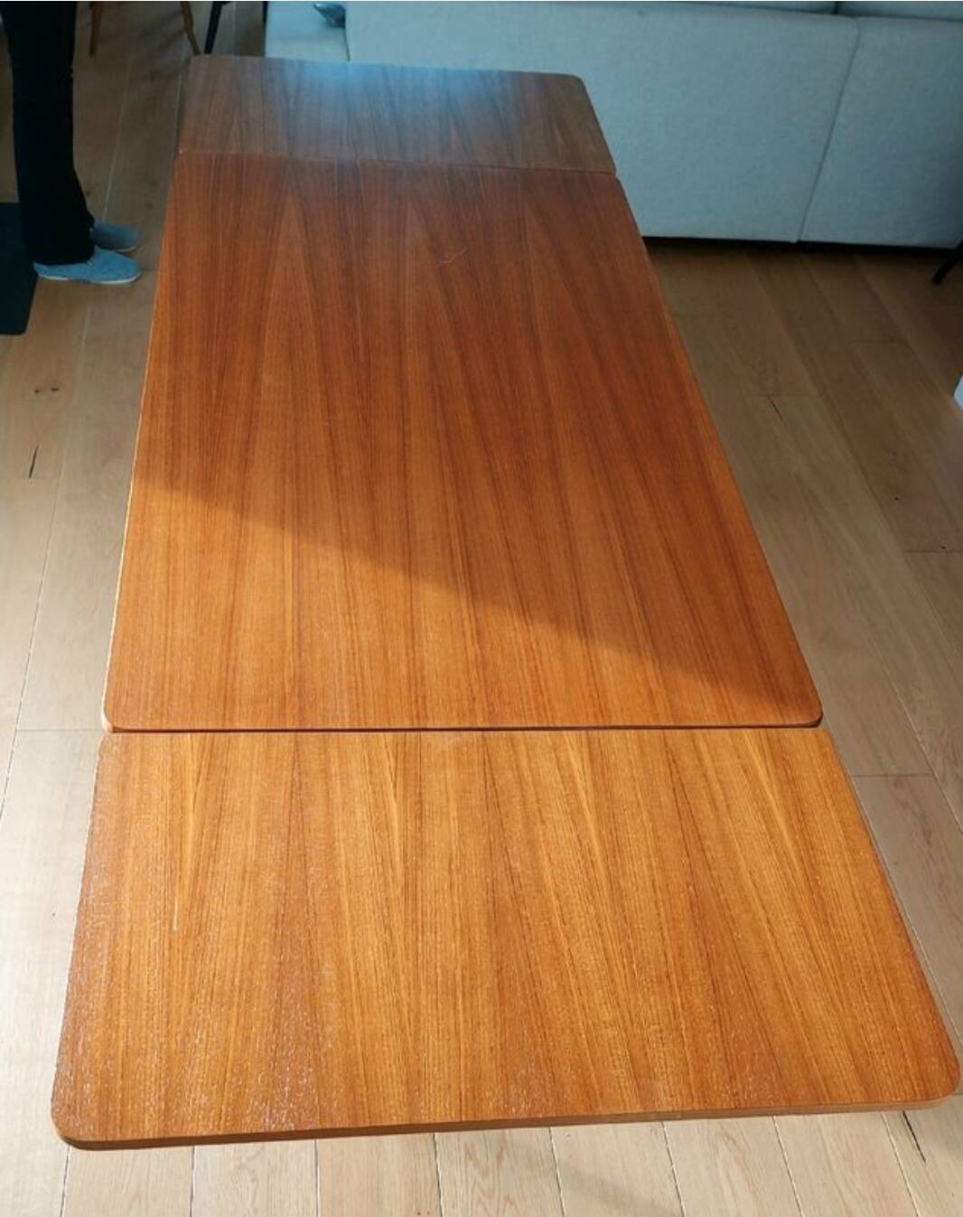 Large extendable designer dining table (seats 6 to 10), vintage, from the end of the 60s