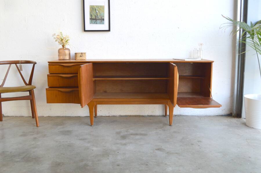 Enfilade Jentique – "wave" handles 183 cm