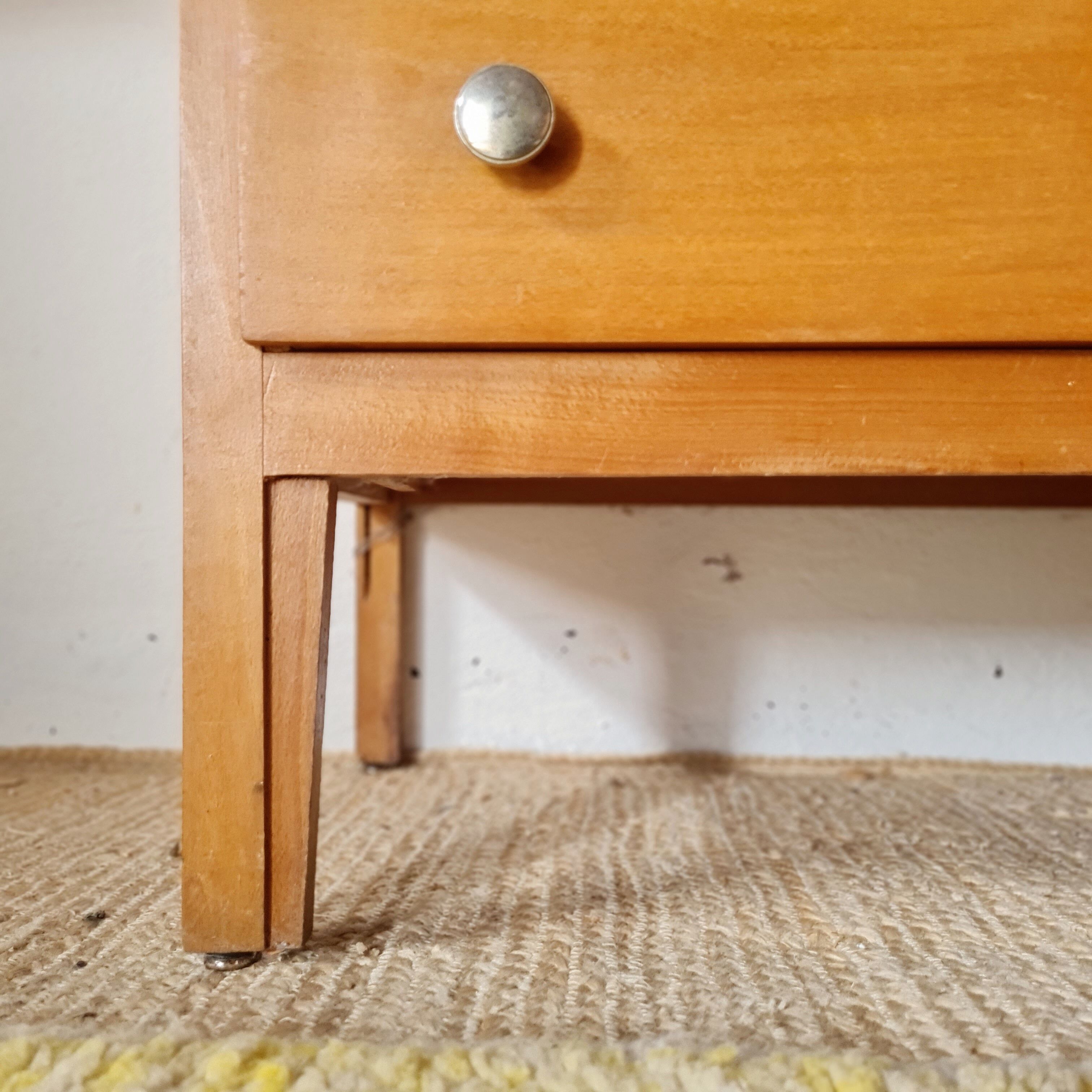 Commode vintage en bois clair à 3 tiroirs – Années 50 / 60
