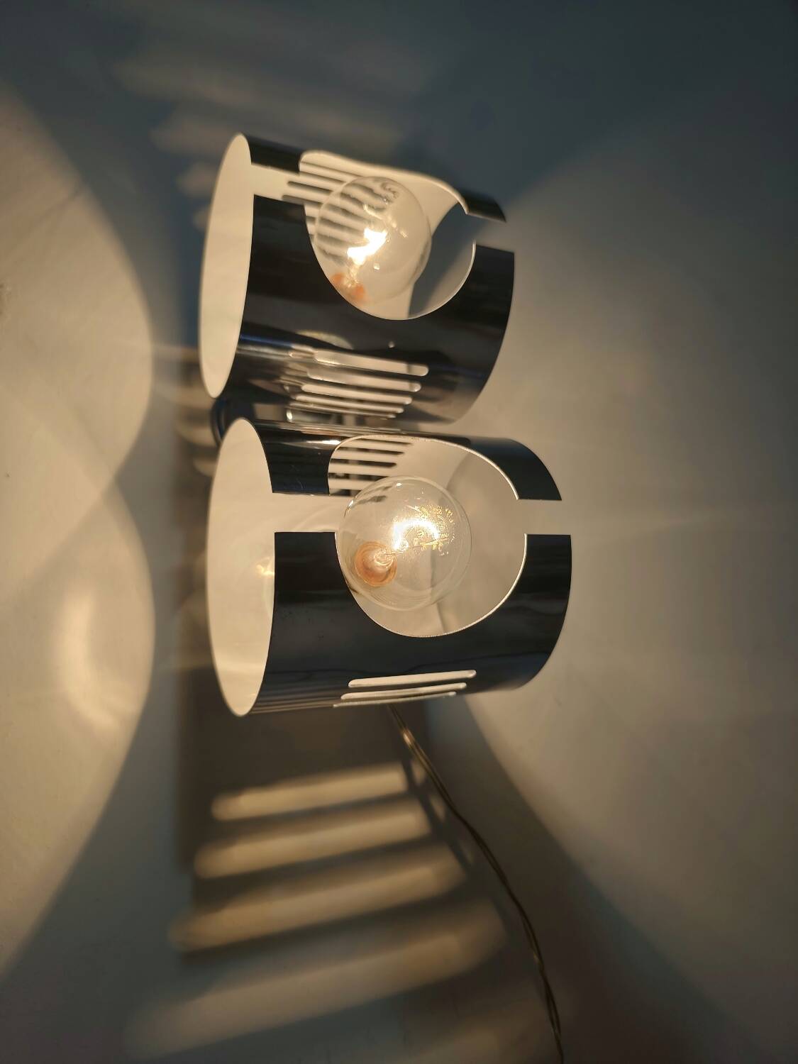 Aplique de pared metálico "Space Age". España, 1970s.