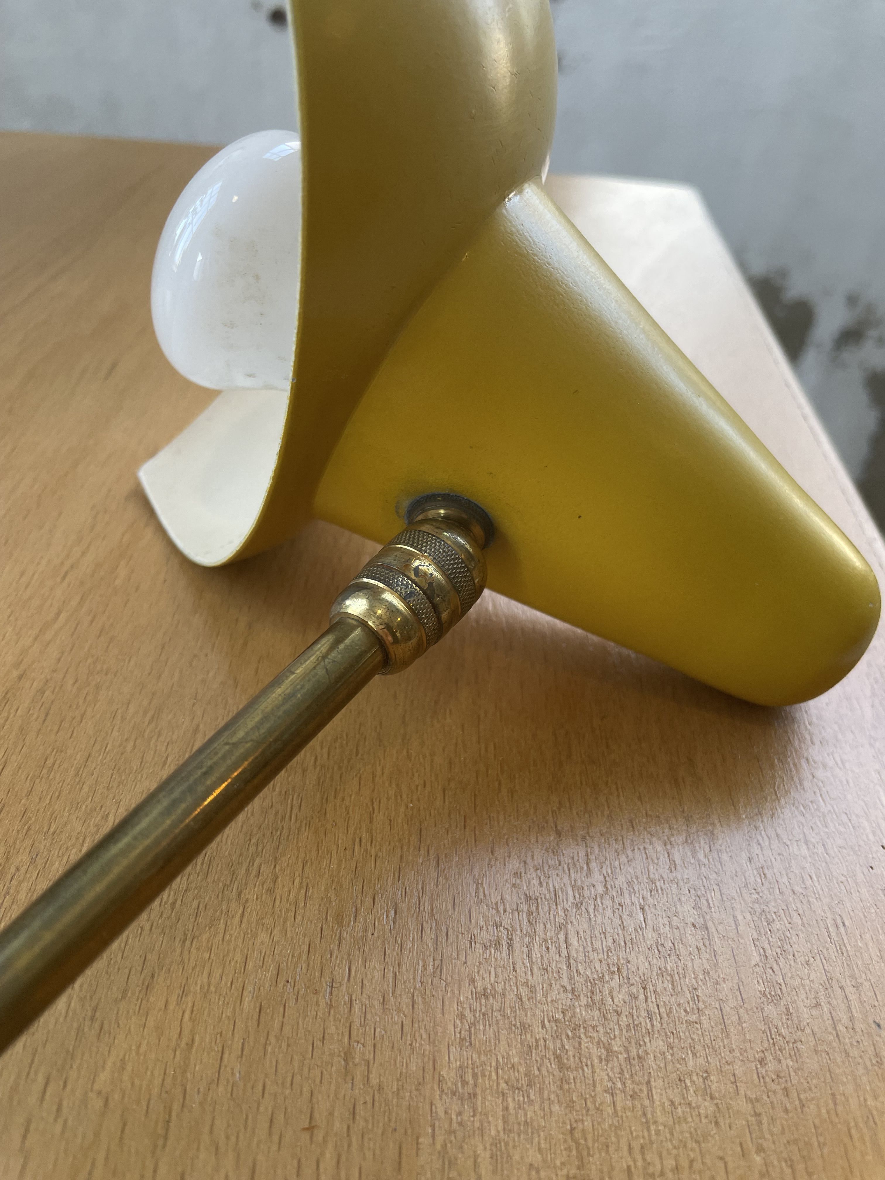 Lampe de bureau cocotte jaune