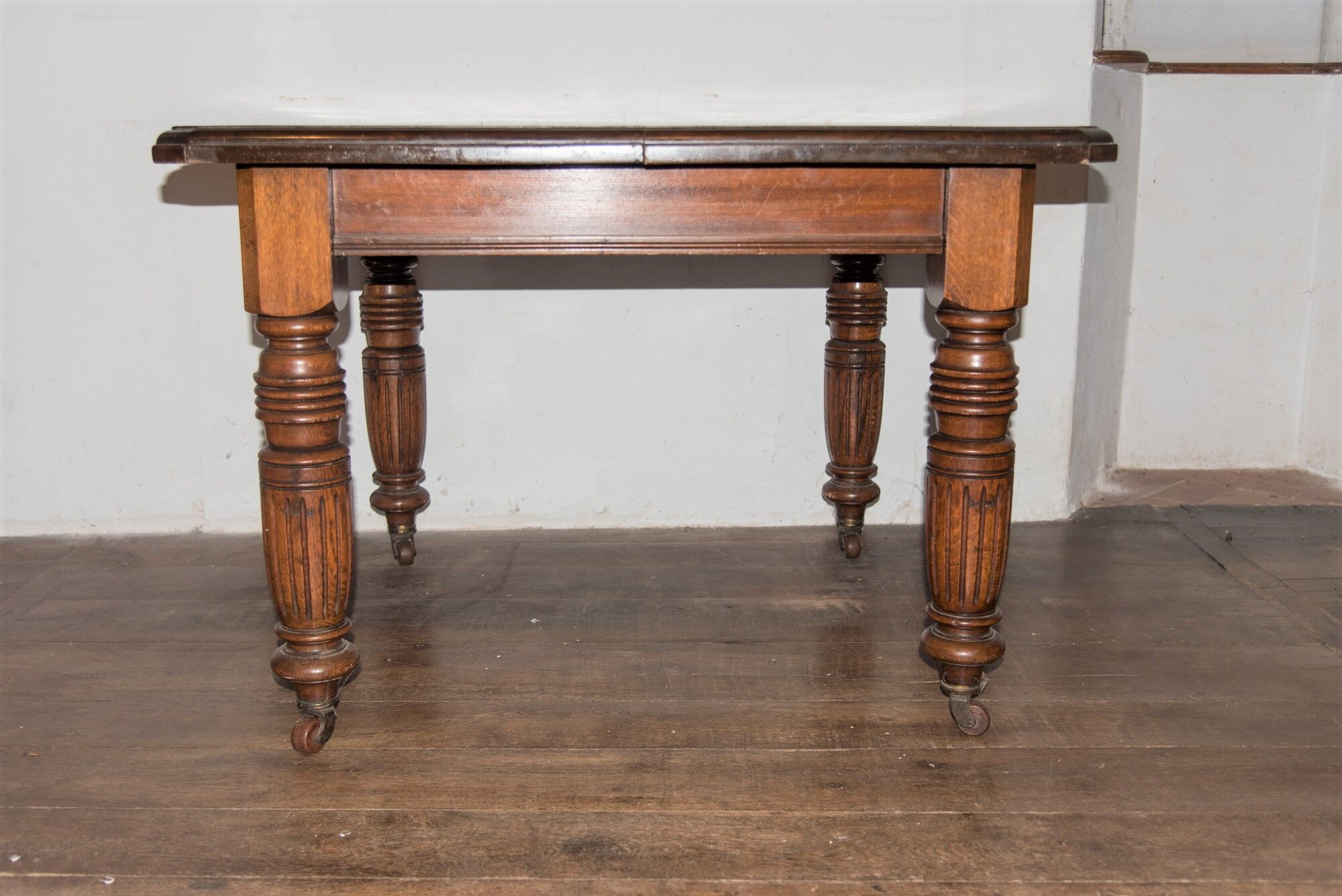 19th century Victorian dining table