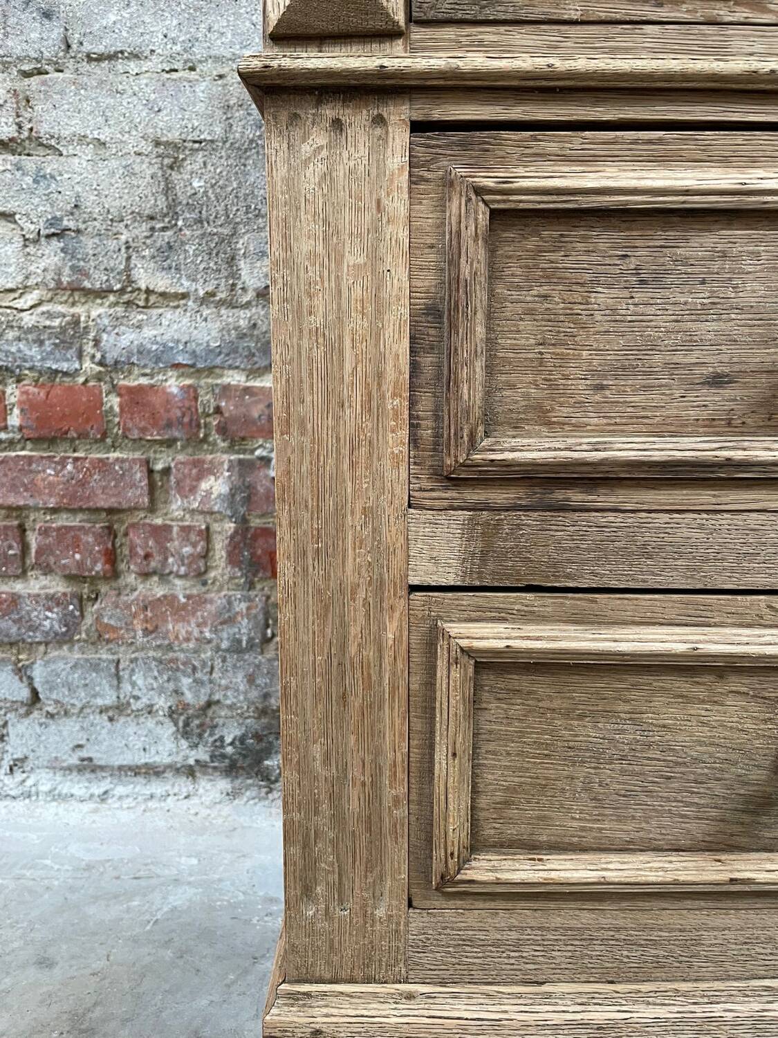Commode en chêne blanchi avec 4 tiroirs