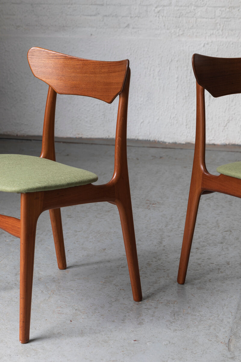 Set of 4 dining chairs by Schiønning & Elgaard with green seat