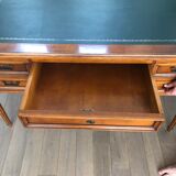 Bureau plat en placage d’acajou