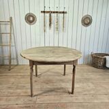 Round farmhouse table
