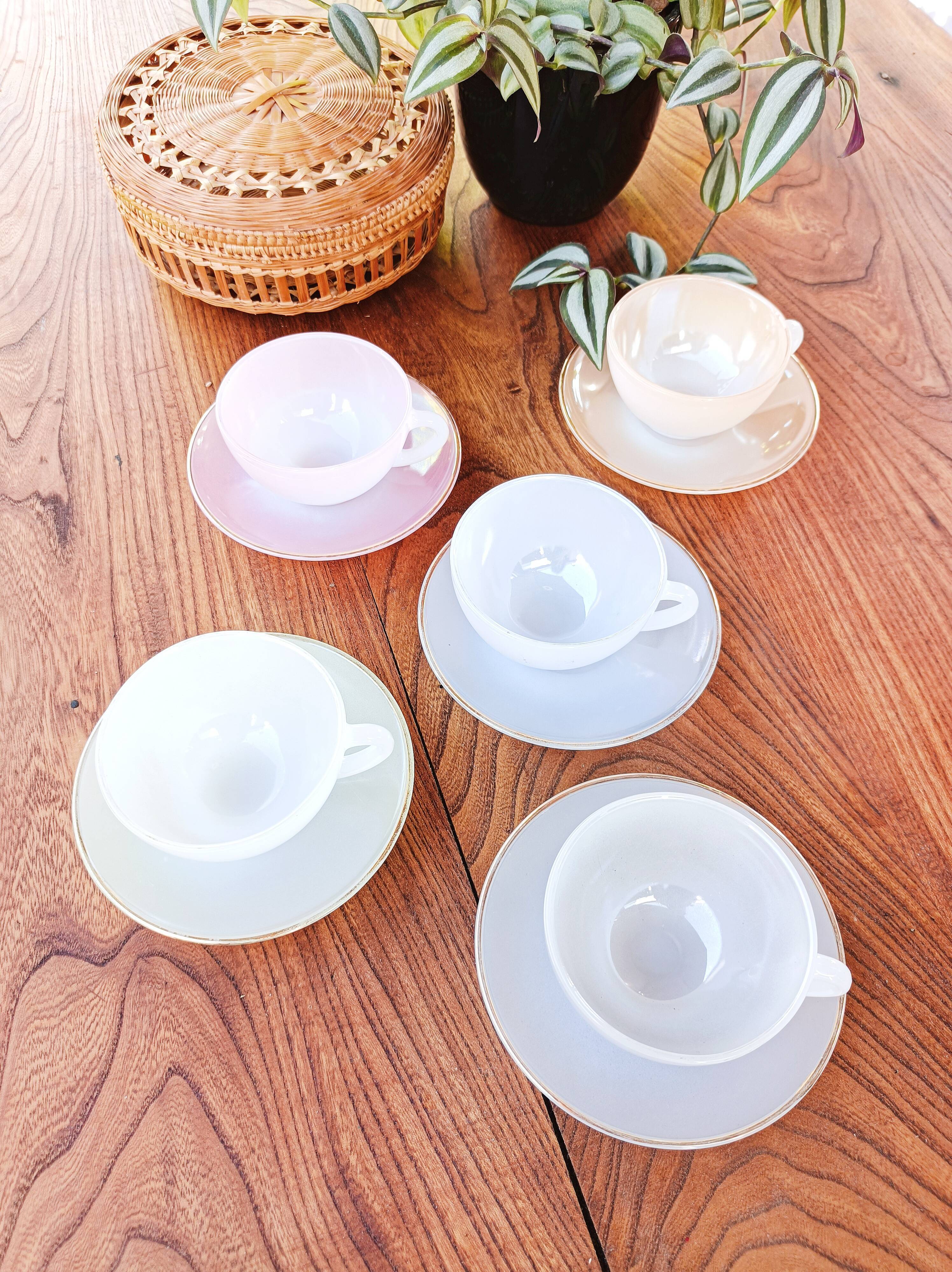 5 harlequin arcopal cups in opaline