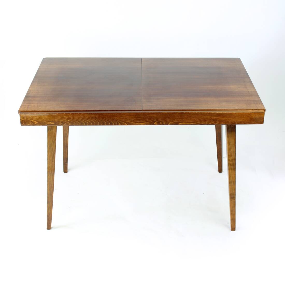 Table à manger extensible en noyer par Tatra, Tchécoslovaquie, années 1960