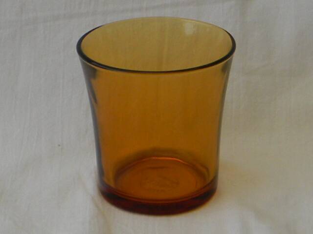 Lot de 6 verres en verre ambré duralex.