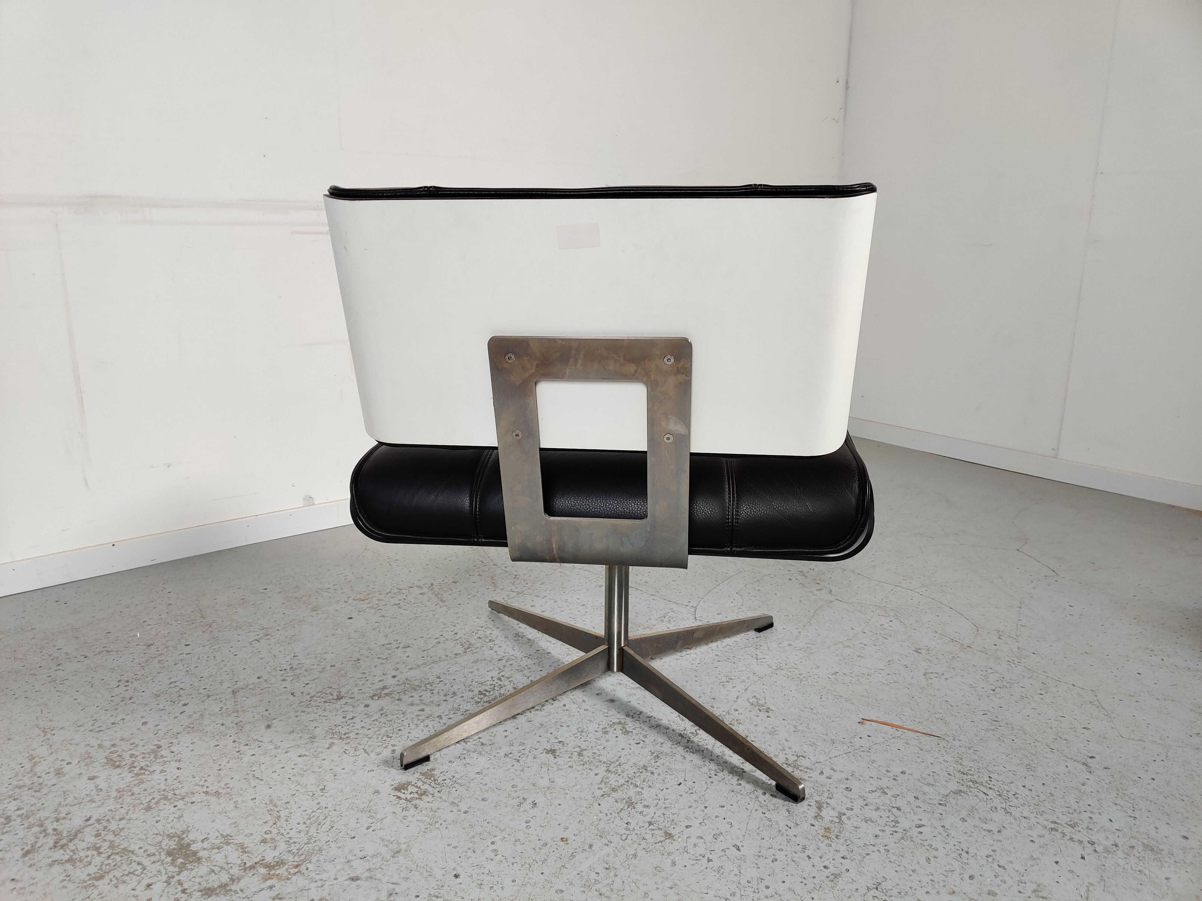Design leather armchair, 80s/90s
