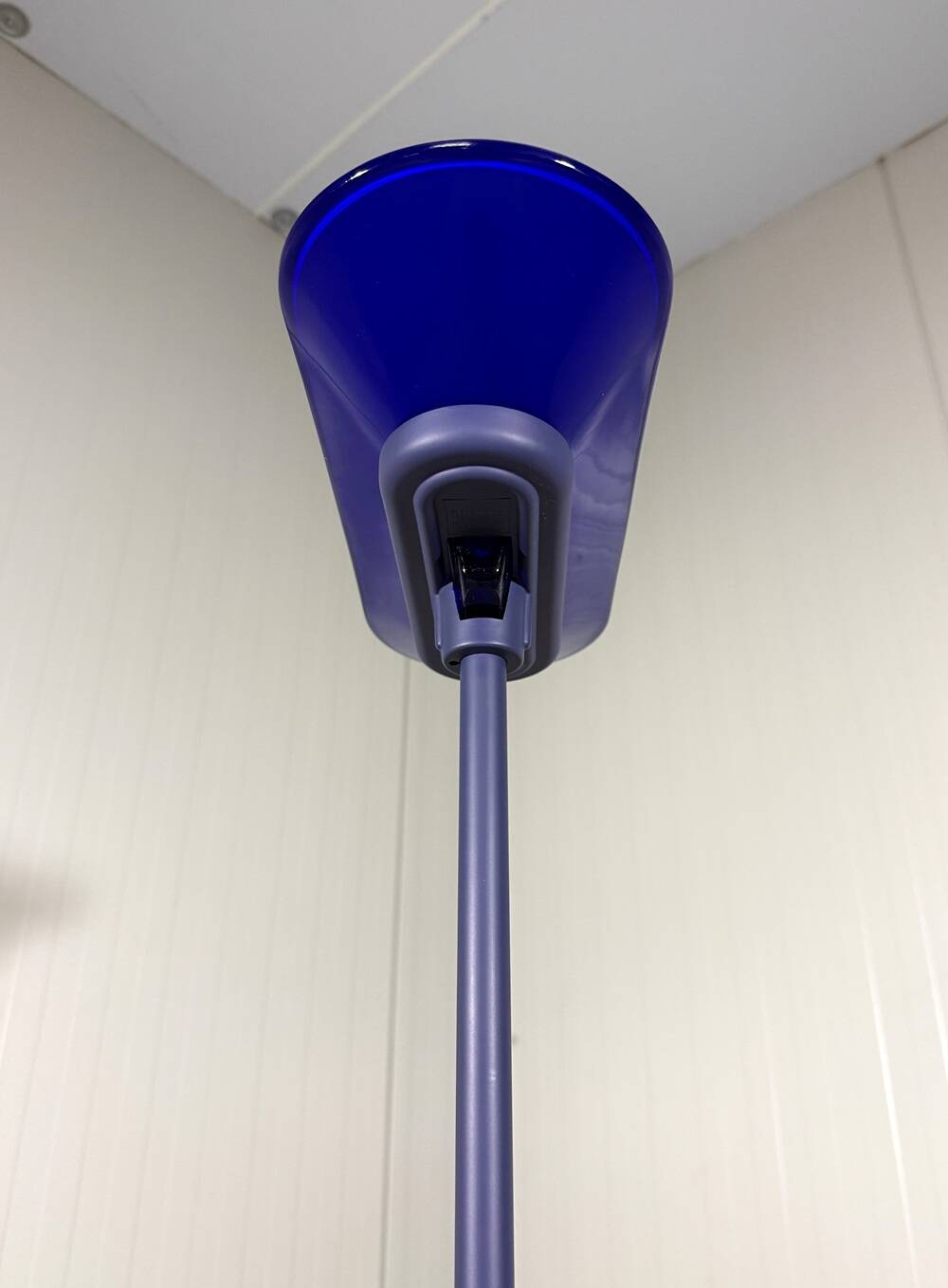 Lampadaire Arteluce Jill A380 en bleu, Italie, années 1970.