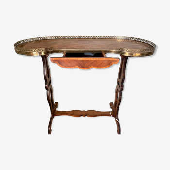 Kidney table with marquetry with bronze gallery