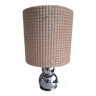 Lampe vintage avec un pied métallique galbé et son abat-jour en velours