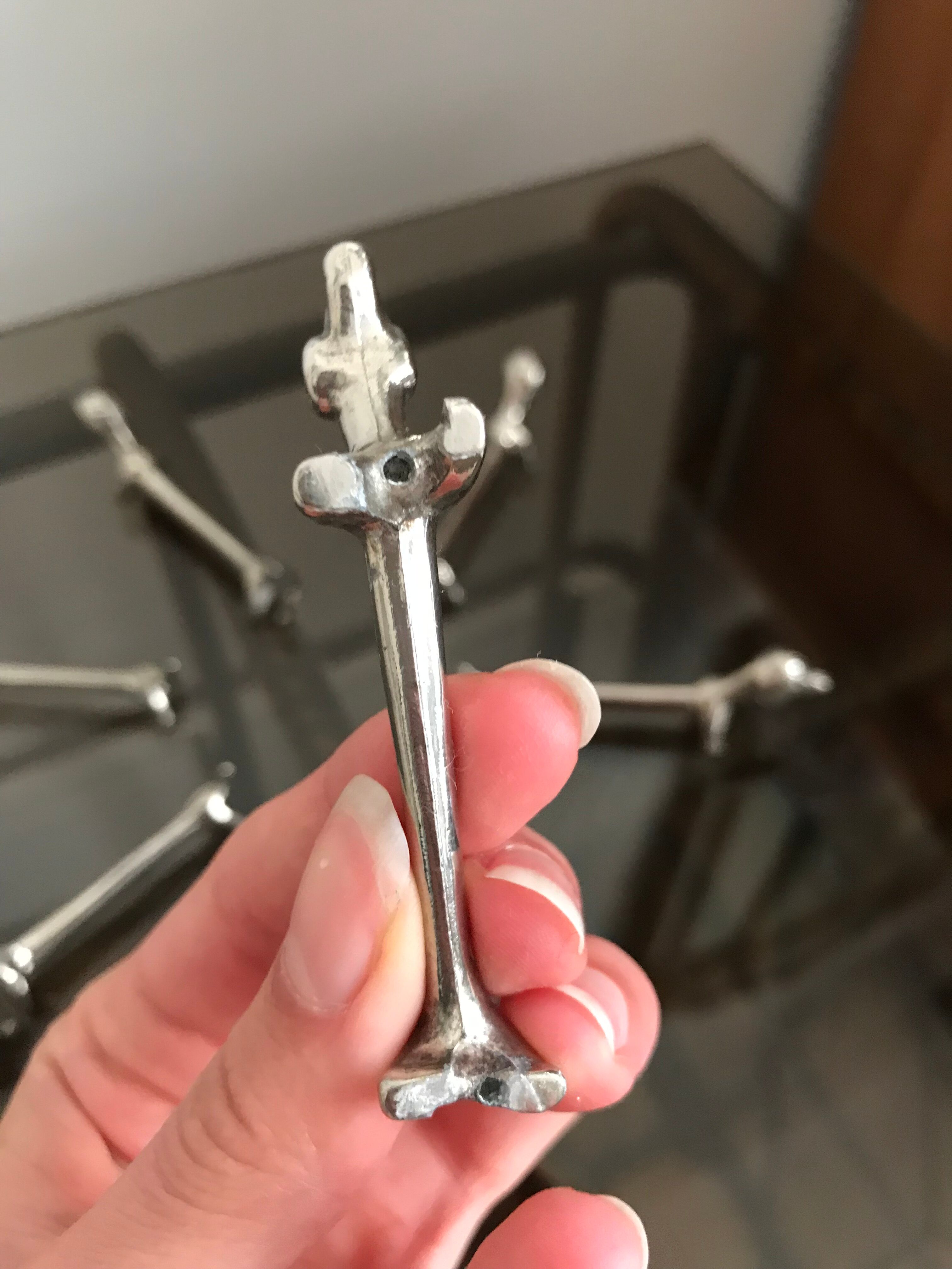 Basset knife holder in silver metal