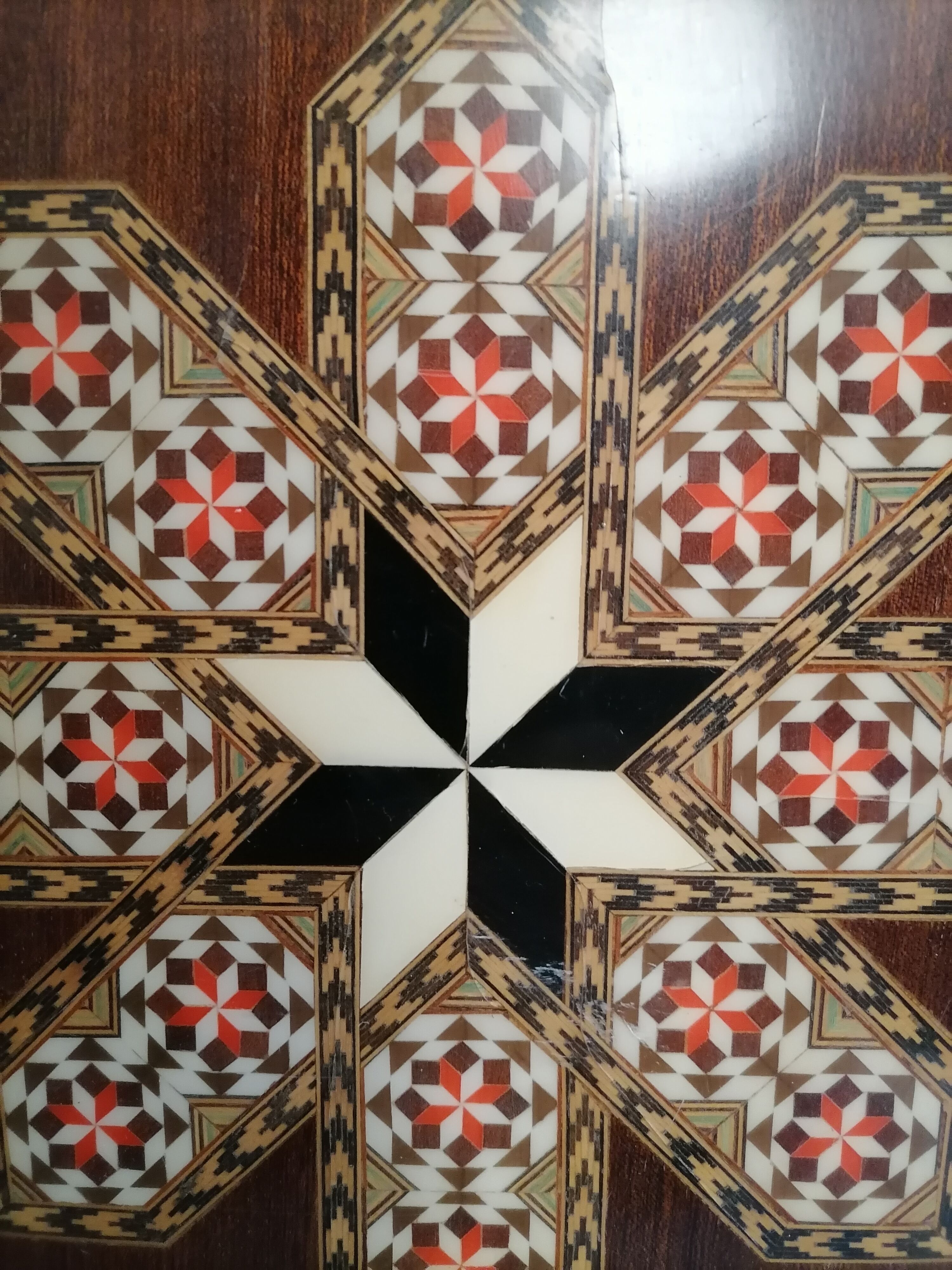 Old oriental plateau in marquetry.