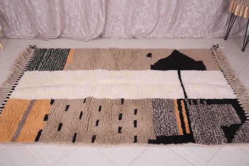 Handwoven pure wool rug, size 250 x 250 cm.