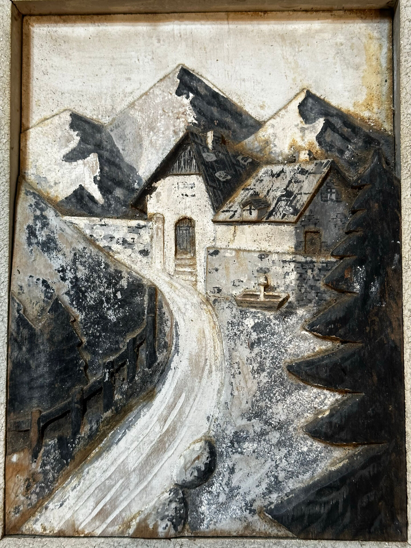 Tableau alpin en bois sculpté et peint