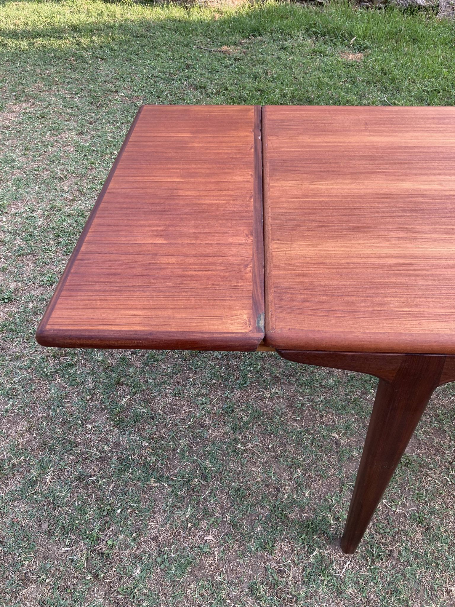 SCANDINAVIAN DINING TABLE "JOHANNES ANDERSEN".