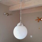Suspension globe en opaline blanche art déco