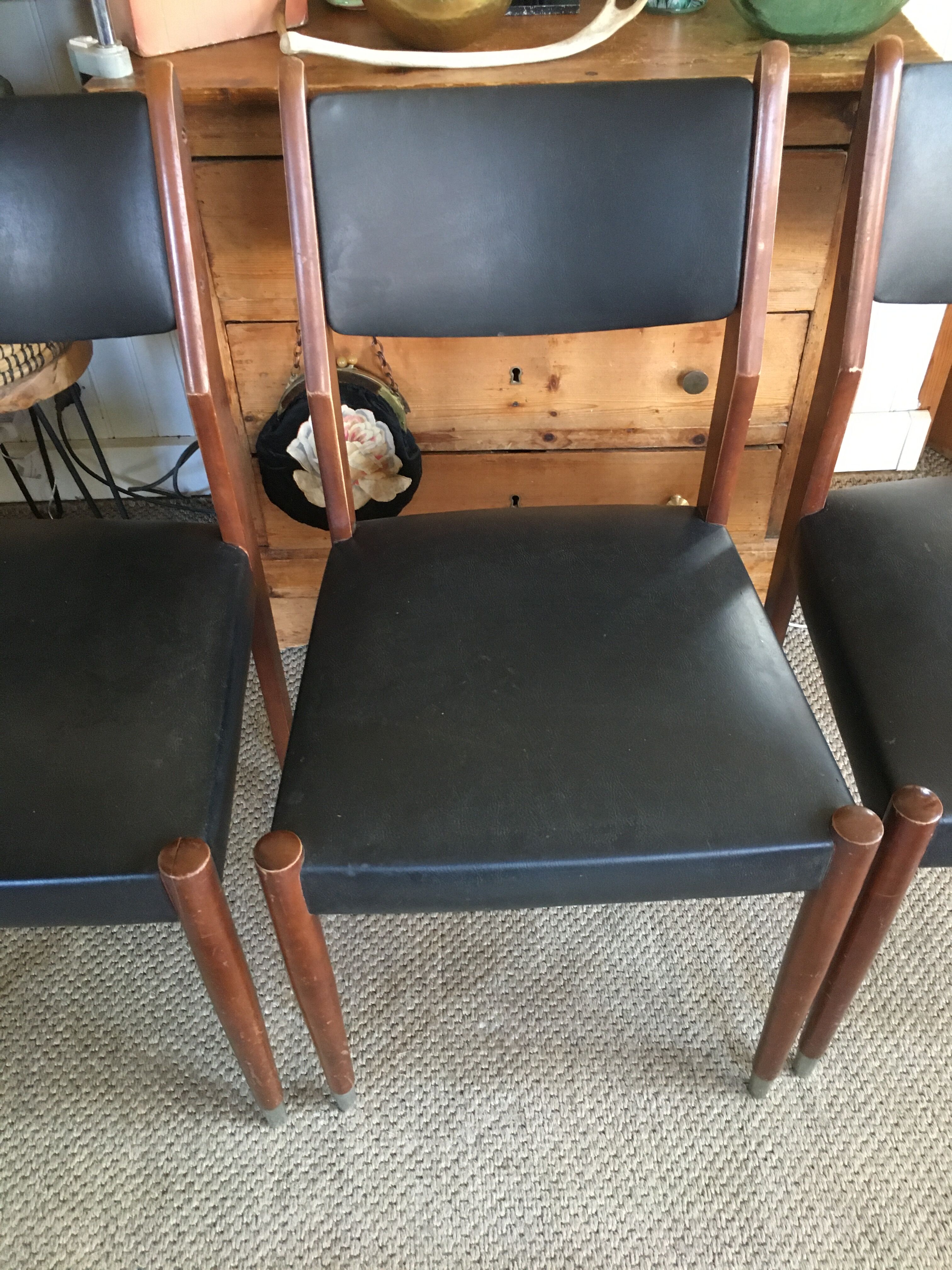 Series of 3 chairs