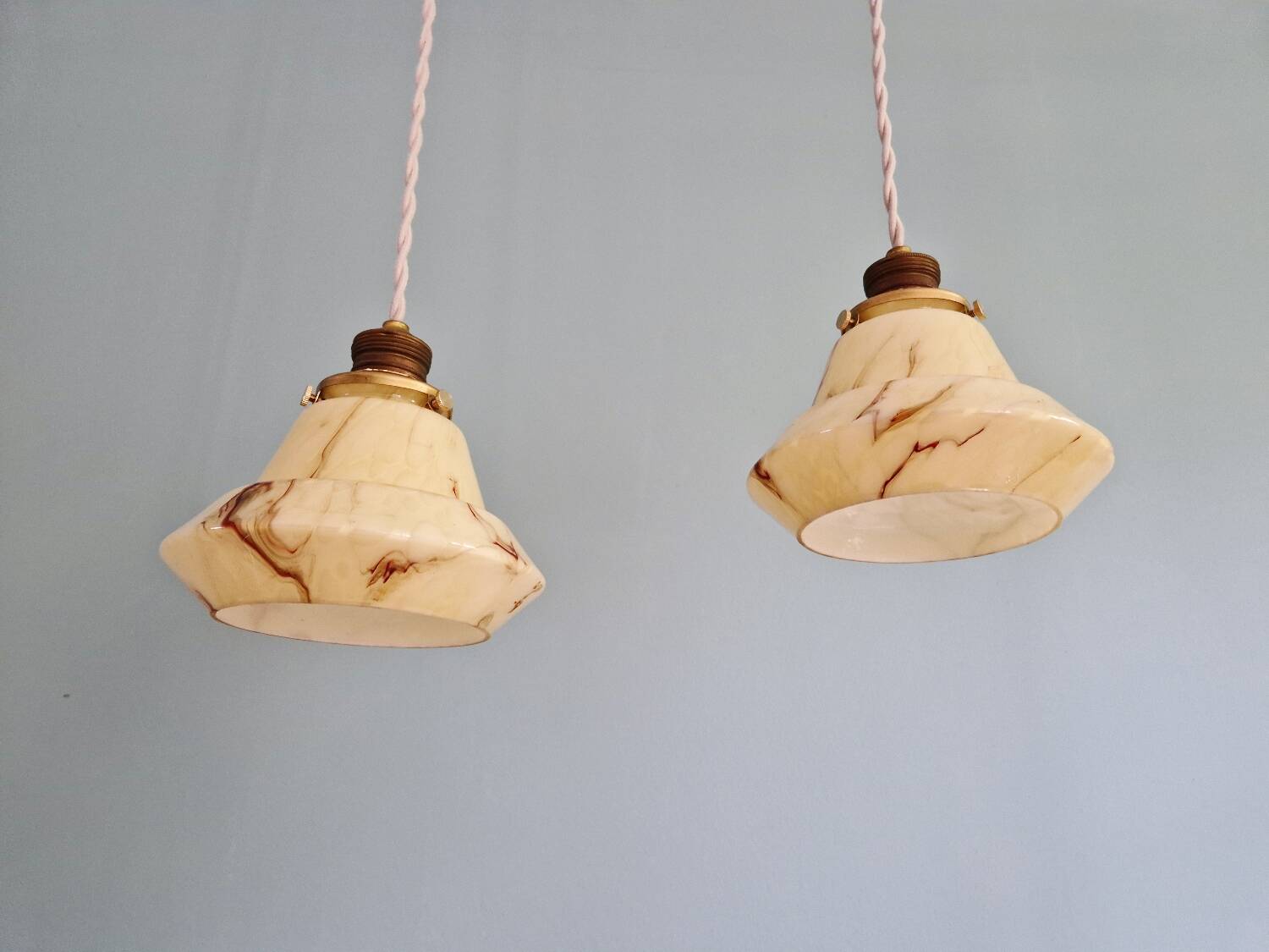 Pair of Art Deco marbled opaline pendant lights, Scailmont (Belgium)