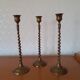 Lot de trois bougeoirs en laiton