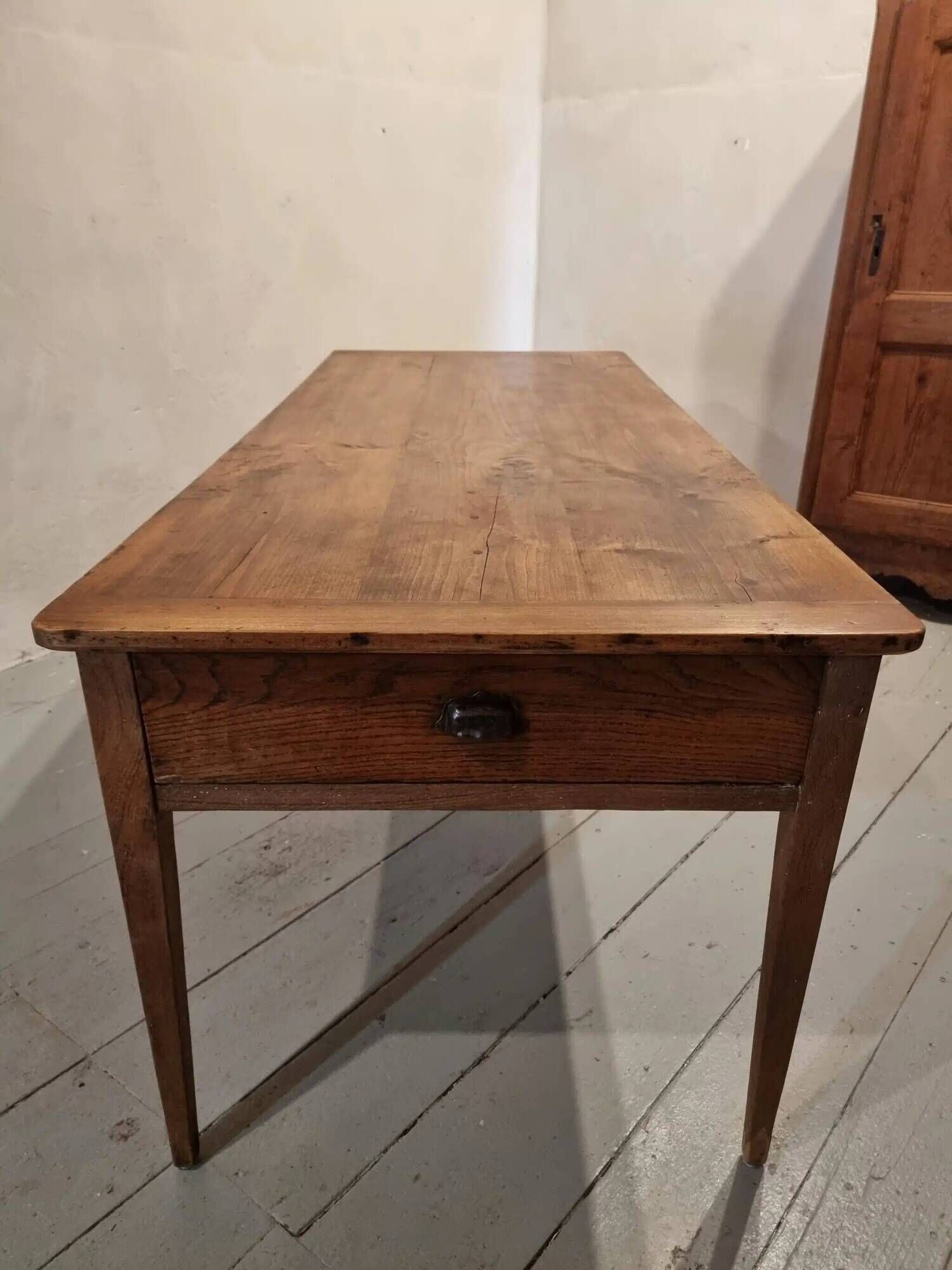 Antique French oak dining table with pine top – 19th century