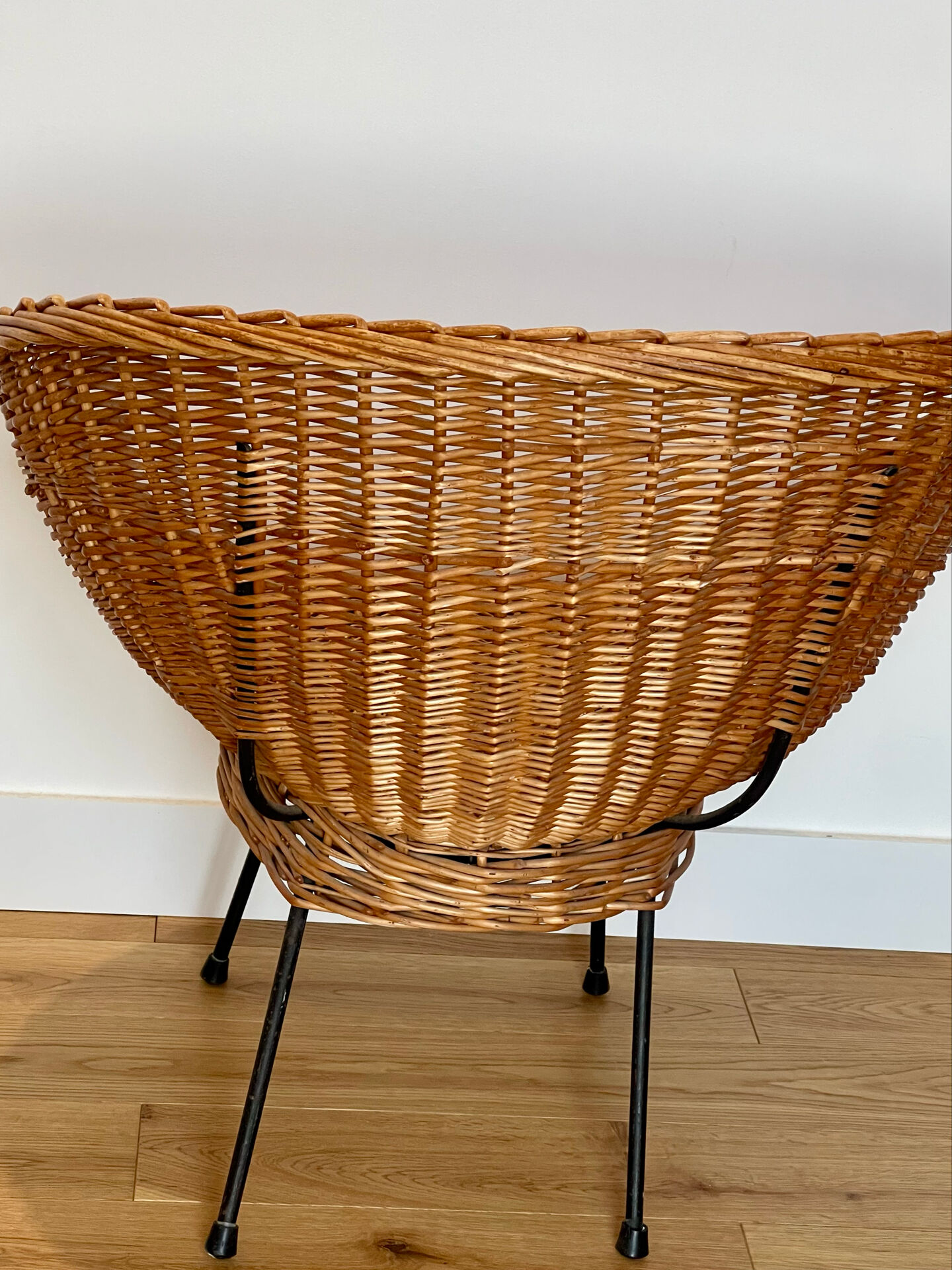2 wicker basket chairs from the 1950s