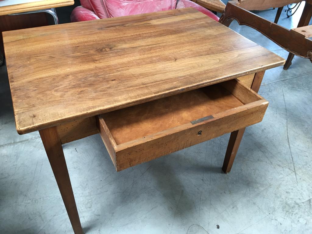 Petit bureau en bois