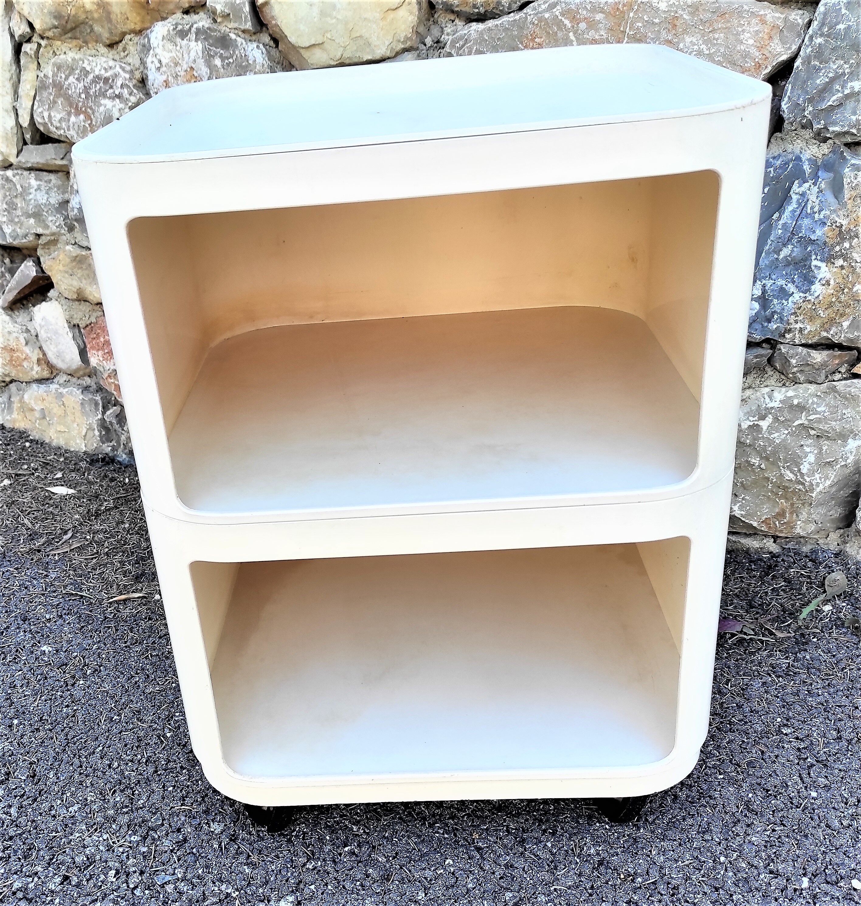 White plastic furniture kartell 4970 by anna castelli
