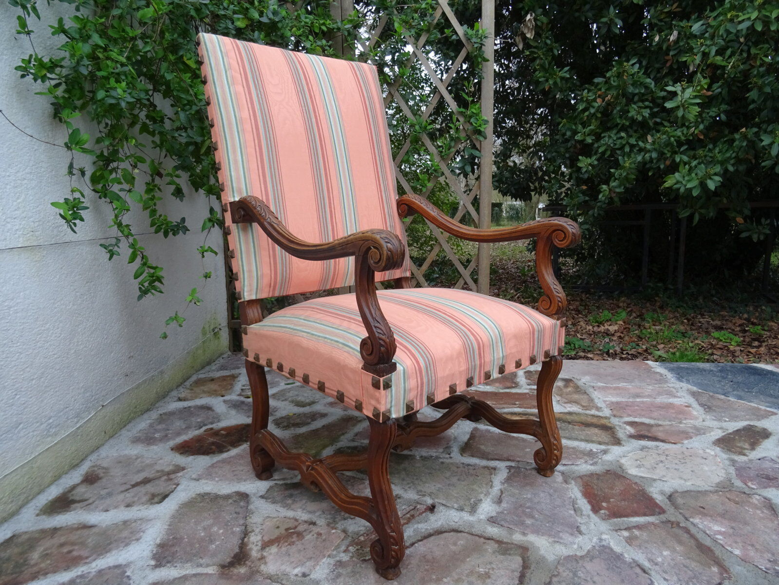 Louis XIII acanthe-leaf chair