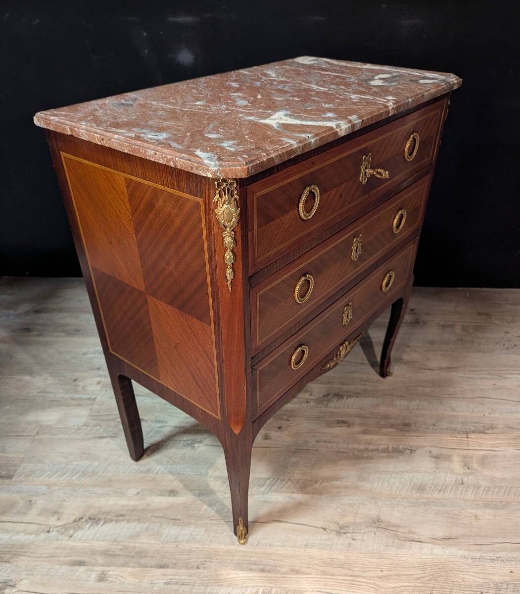Commode Louis XV en bois de rose avec marbre