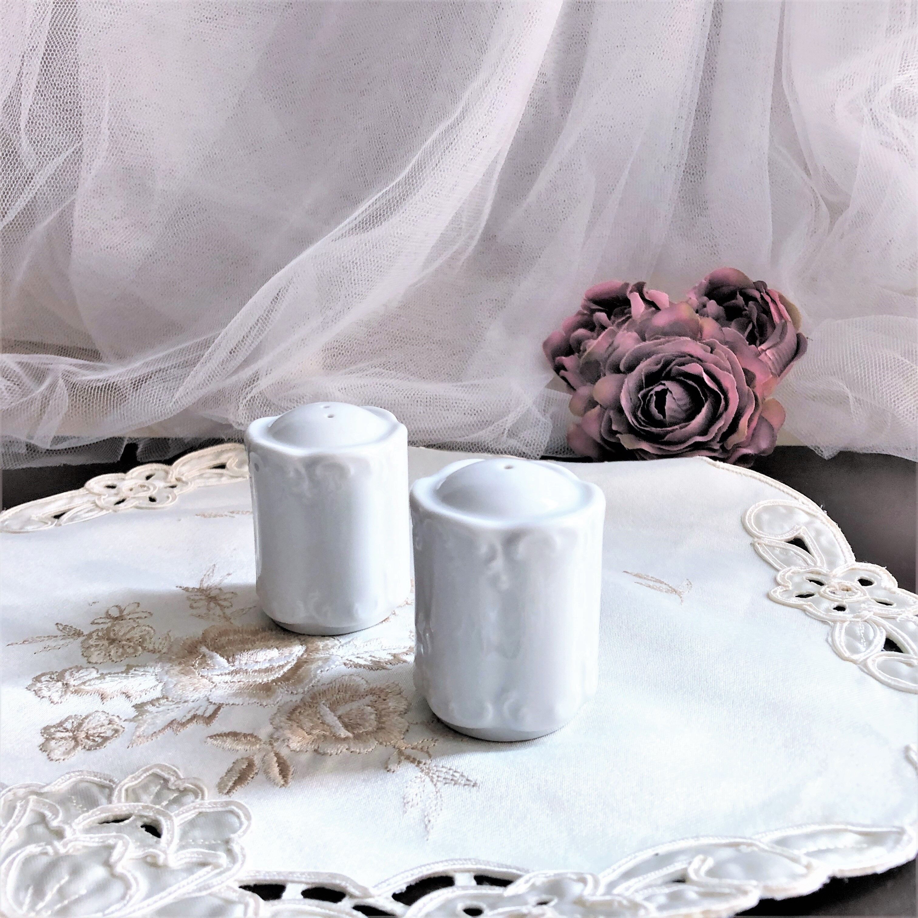 Salière poivrier porcelaine blanche