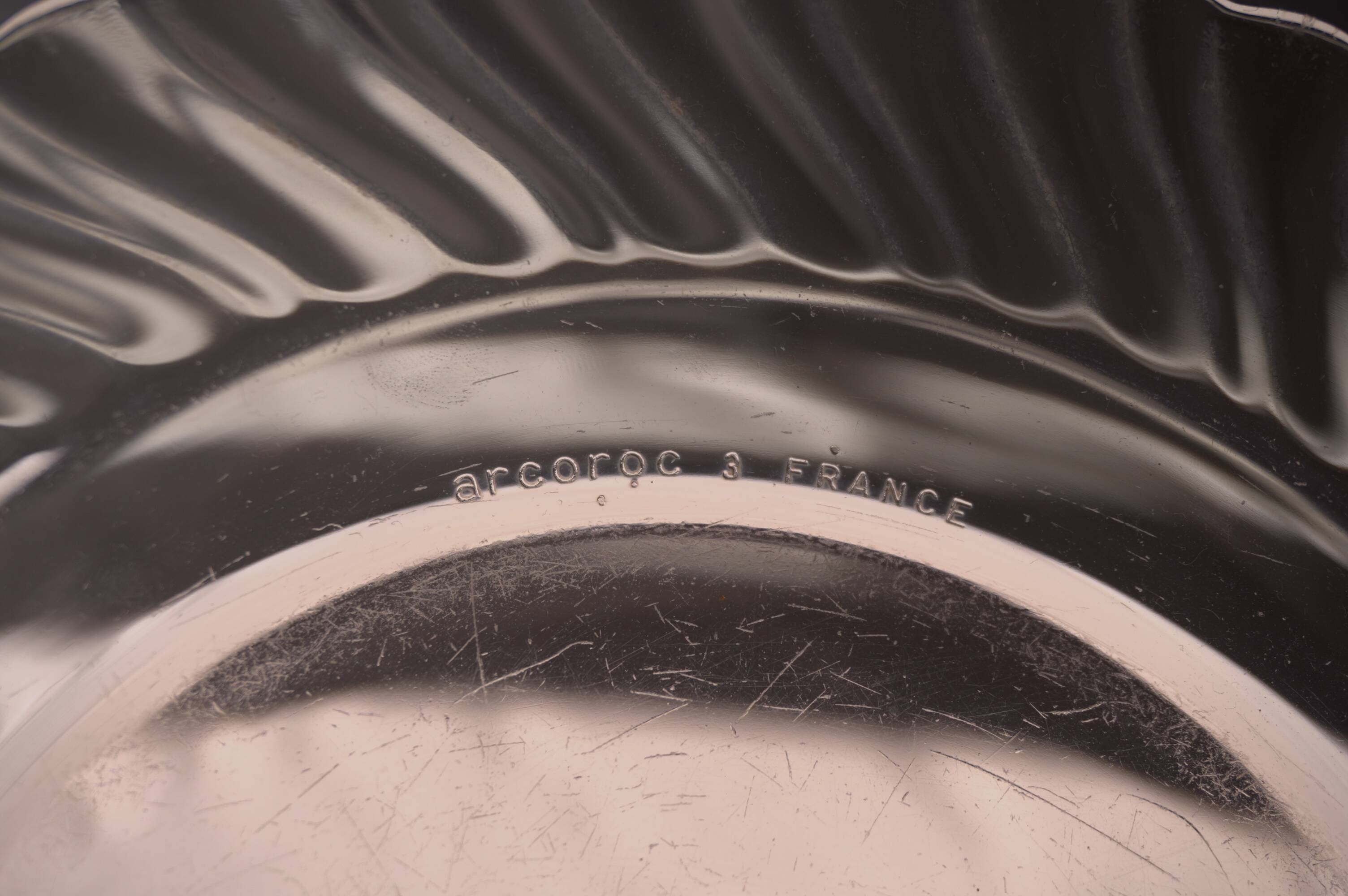 Set of two pink glass plates, Arcoroc France