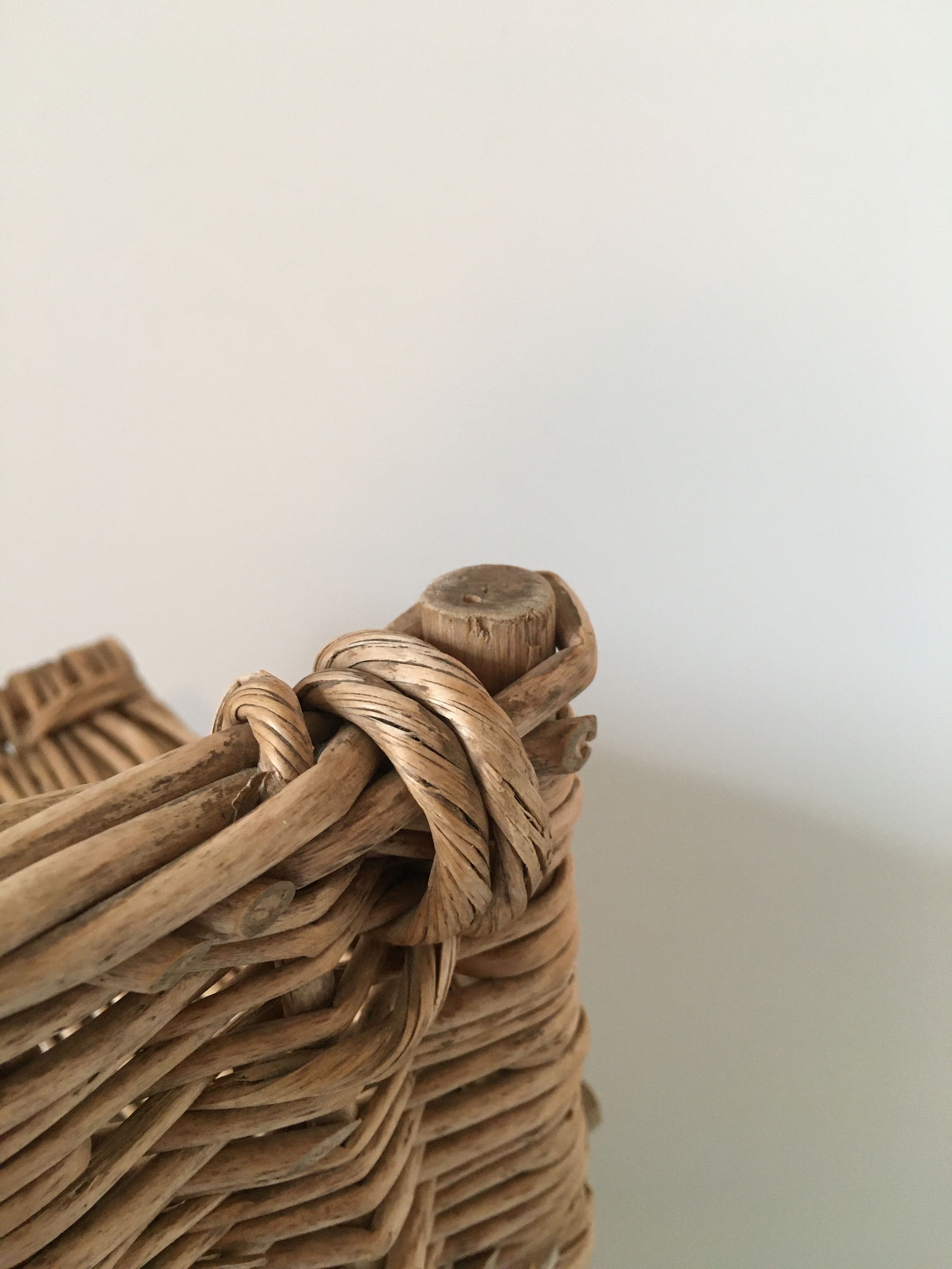 Clothes basket or wicker bread hut