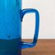 Broc en verre bleu fait main, années 1960