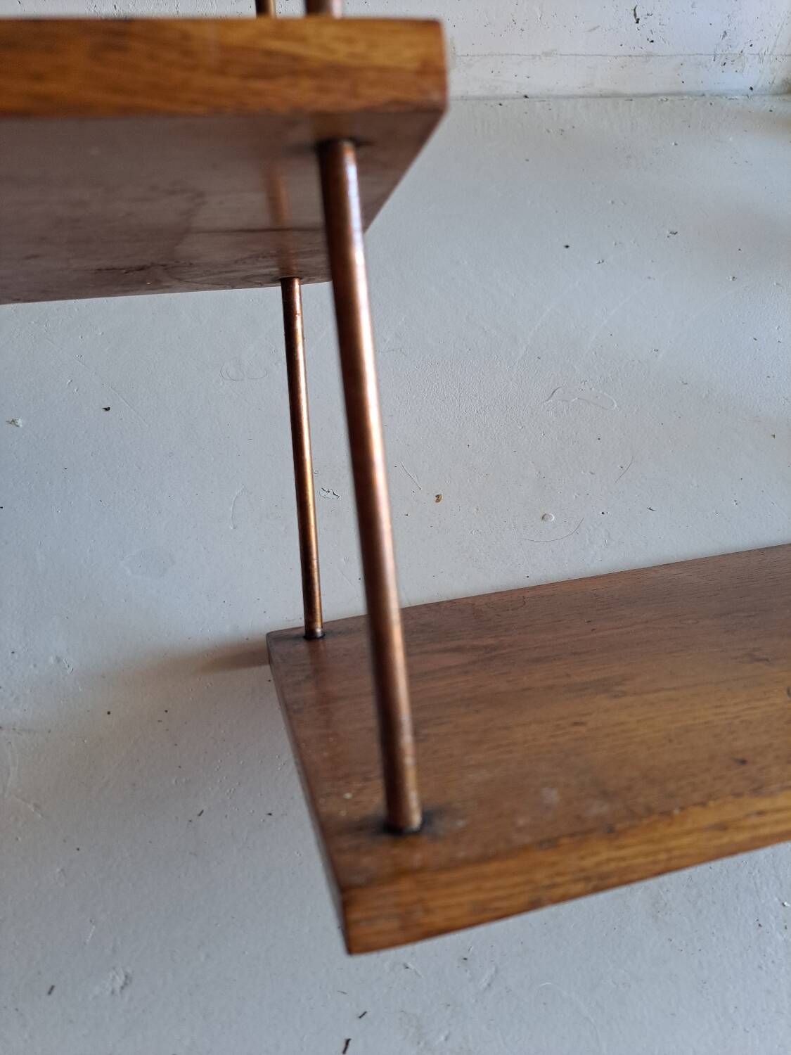 Wall shelf in oak and copper from the 50s