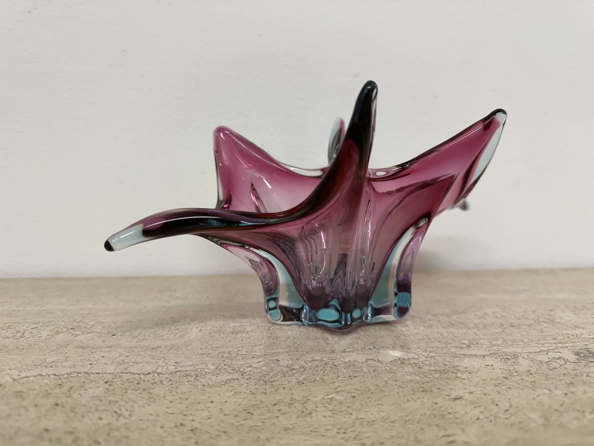 Bol en verre rose de Murano du milieu du siècle, années 1970