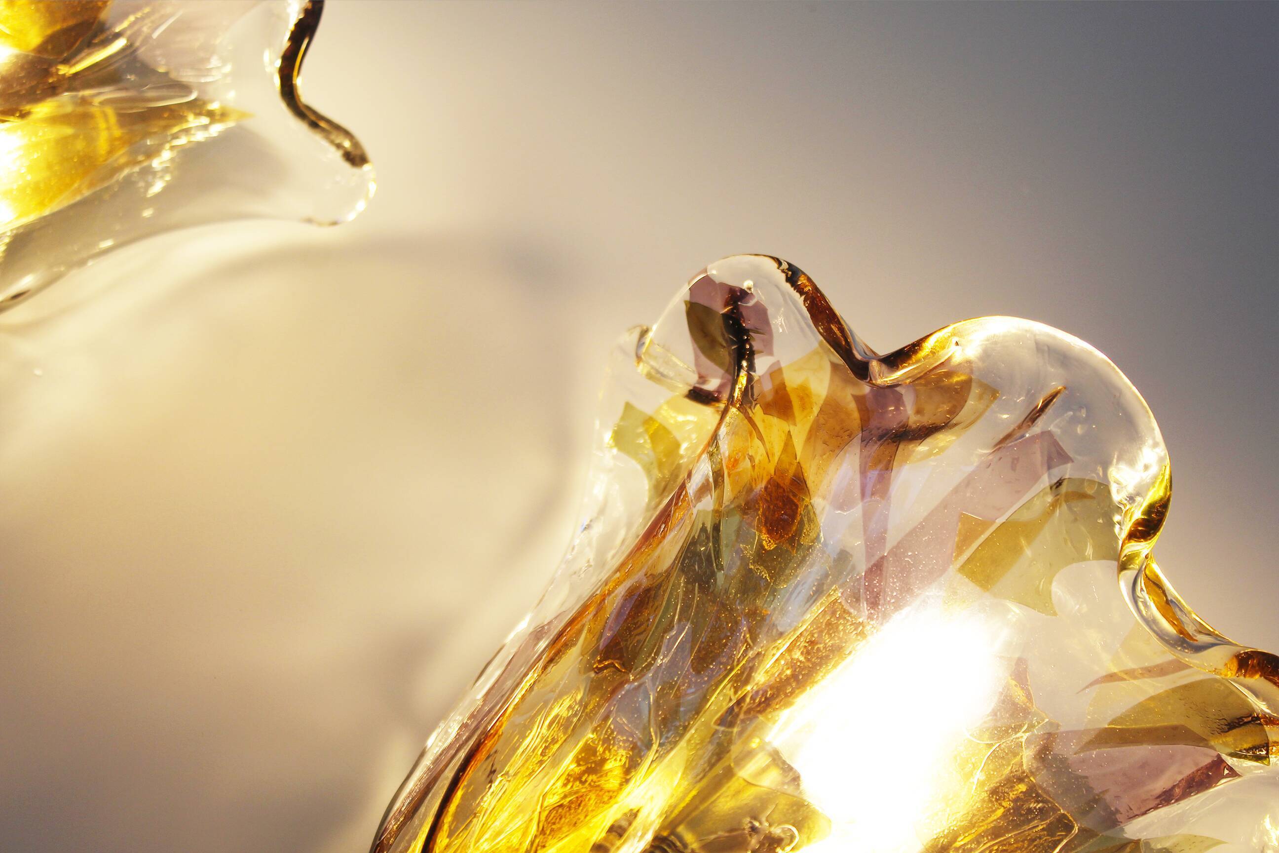 Set of 2 Brass and Muranoglass ‘Shell’ wall sconces by La Murrina