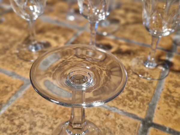 14 Verres anciens Cristal gravé 9 Vin - 5 Eau  + 2 Kdo