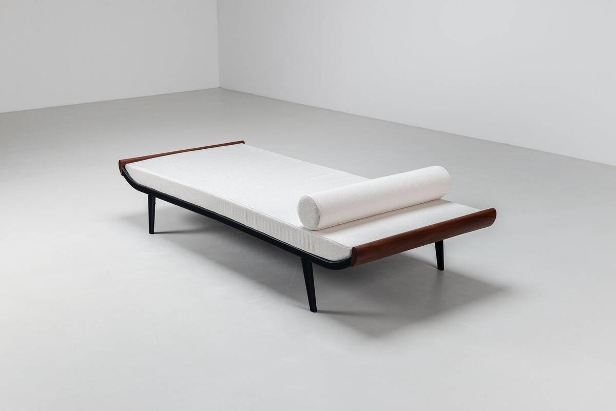 Dick Cordemeijer Cleopatra daybed for Auping in white fabric The Netherlands 1954