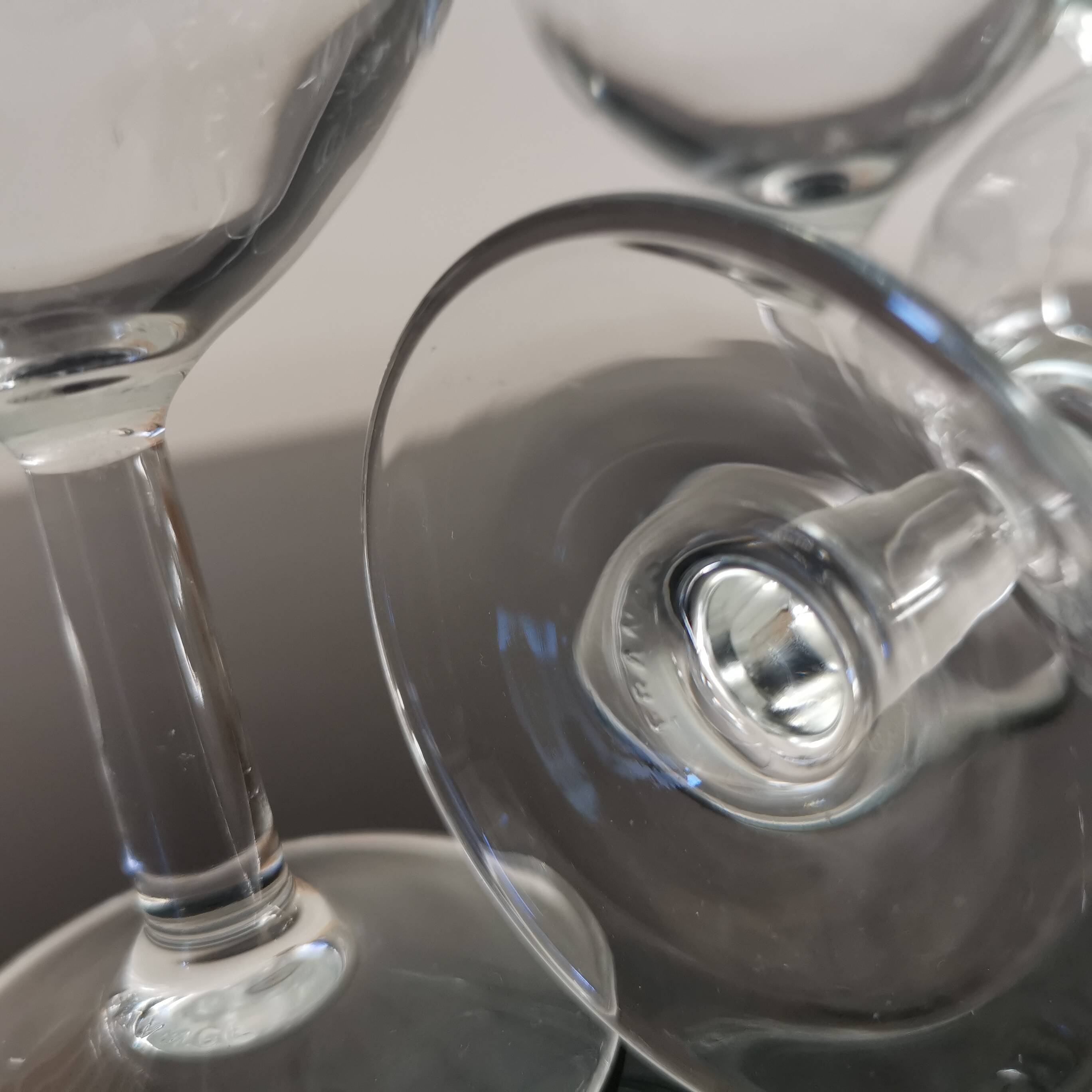 6 vintage “Henri Julien” white wine balloon glasses decorated with bunches of grapes LUMINARC