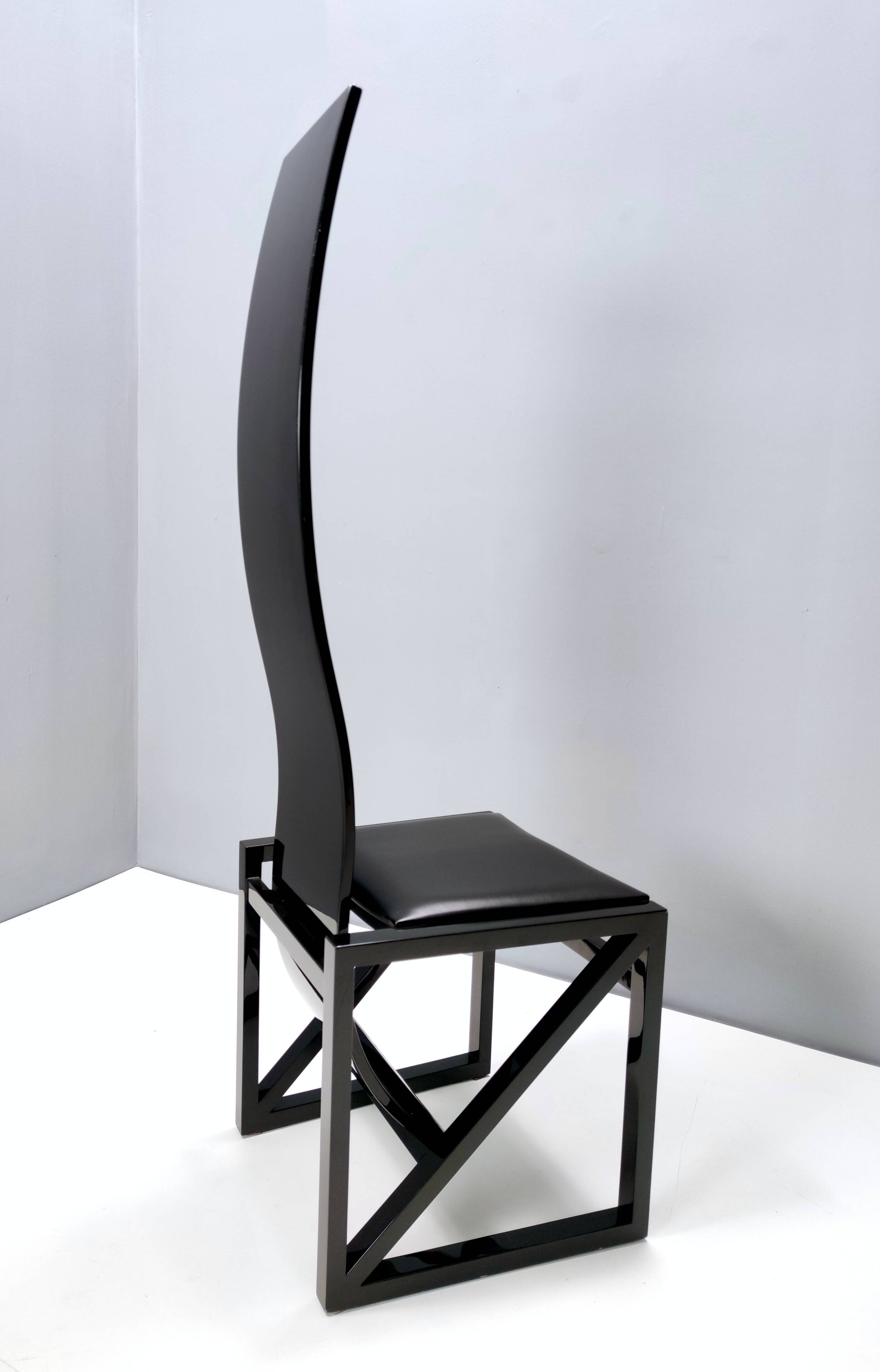 This chair from the EDO series was designed by the Japanese architect Kisho Kurokawa in the 1980s an