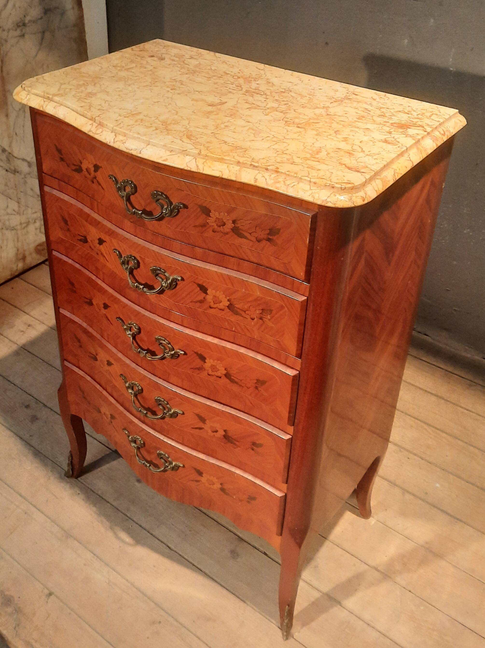 Flowered marquetry commode in Louis XV style